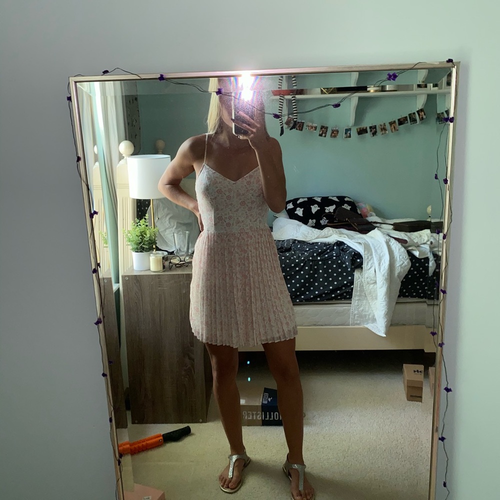 Women’s brand new Hollister dress w/ tags (small)